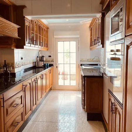 Будинок відпочинку The Good Life Адехе